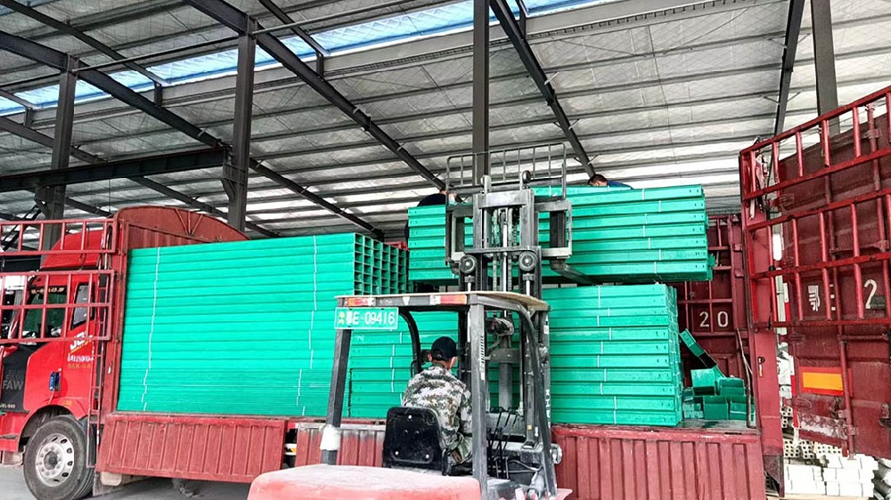 玻璃钢桥架比热镀锌桥架哪个好？