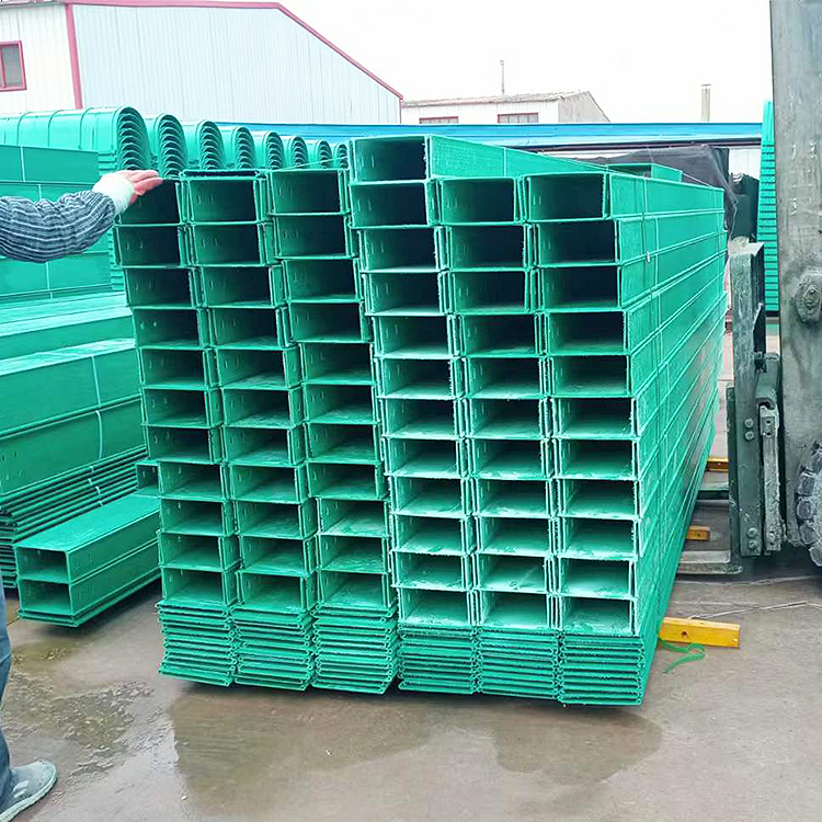 玻璃钢桥架优异的强度适用于各种施工环境
